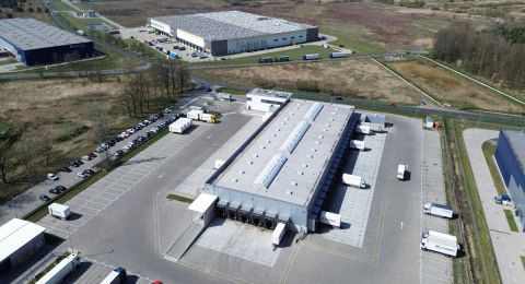 Bezpieczeństwo hal stalowych: jakie normy i certyfikaty są kluczowe?