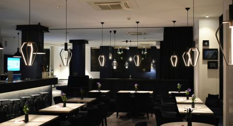 Jak wyposażyć lokal gastronomiczny? Sprzęt, koszty i wymogi prawne krok po kroku