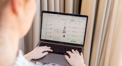 Dlaczego zakupy online sprzyjają konsumentom? Ochrona prawna przy nabywaniu towarów przez internet