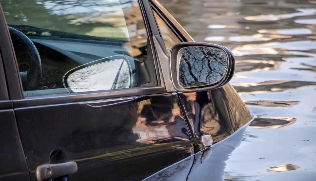 Jak rozpoznać samochód uszkodzony przez powódź?
