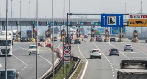 Koniec stania na bramkach na autostradzie. Poznaj e-TOLL