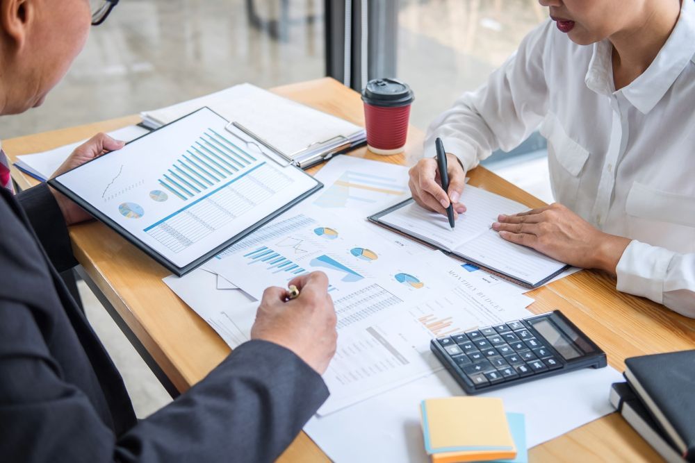 Finansowanie zakupu maszyn i urządzeń – kredyt inwestycyjny czy leasing?