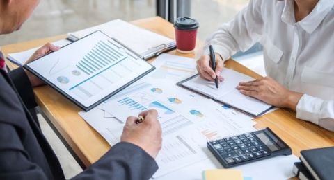 Finansowanie zakupu maszyn i urządzeń – kredyt inwestycyjny czy leasing?
