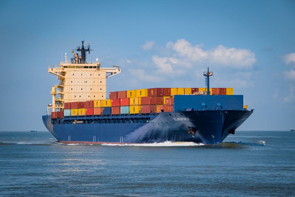 Wyzwania w dostawie towarów z Chin do Polski drogą morską