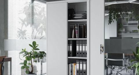 Szafa na akta – jak wybrać model, który skutecznie chroni poufne dane?