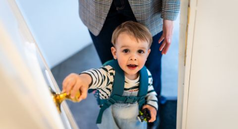 Opieka naprzemienna po rozstaniu rodziców – kiedy to najlepsze rozwiązanie dla dziecka?