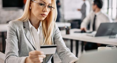 Jak wybrać najlepszy kredyt? Poradnik krok po kroku do analizy rynku finansowego