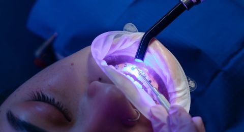 Praca w stomatologii – jak wygląda rynek dla dentystów i asystentek w 2026 roku?