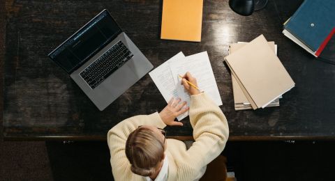 Poufność w zawodzie tłumacza przysięgłego - czy tłumacza przysięgłego obowiązuje tajemnica?